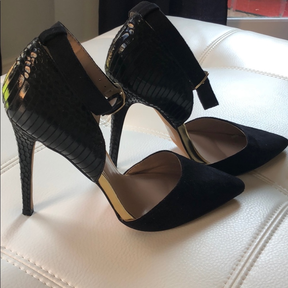 Bebé shoes- size 7.5 . Heel 4”